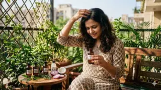 रोजमेरी ऑयल से पाएं बालों को नई चमक, जानें तेल तैयार करने और लगाने का तरीका रोजमेरी ऑयल से पाएं बालों को नई चमक, जानें तेल तैयार करने और लगाने का तरीका