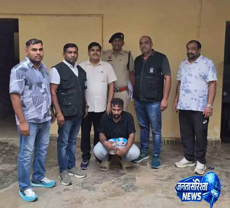 Gurugram प्राइवेट एयरलाइन का पायलट 814 ग्राम MDMA के साथ पकड़ा गया Gurugram प्राइवेट एयरलाइन का पायलट 814 ग्राम MDMA के साथ पकड़ा गया