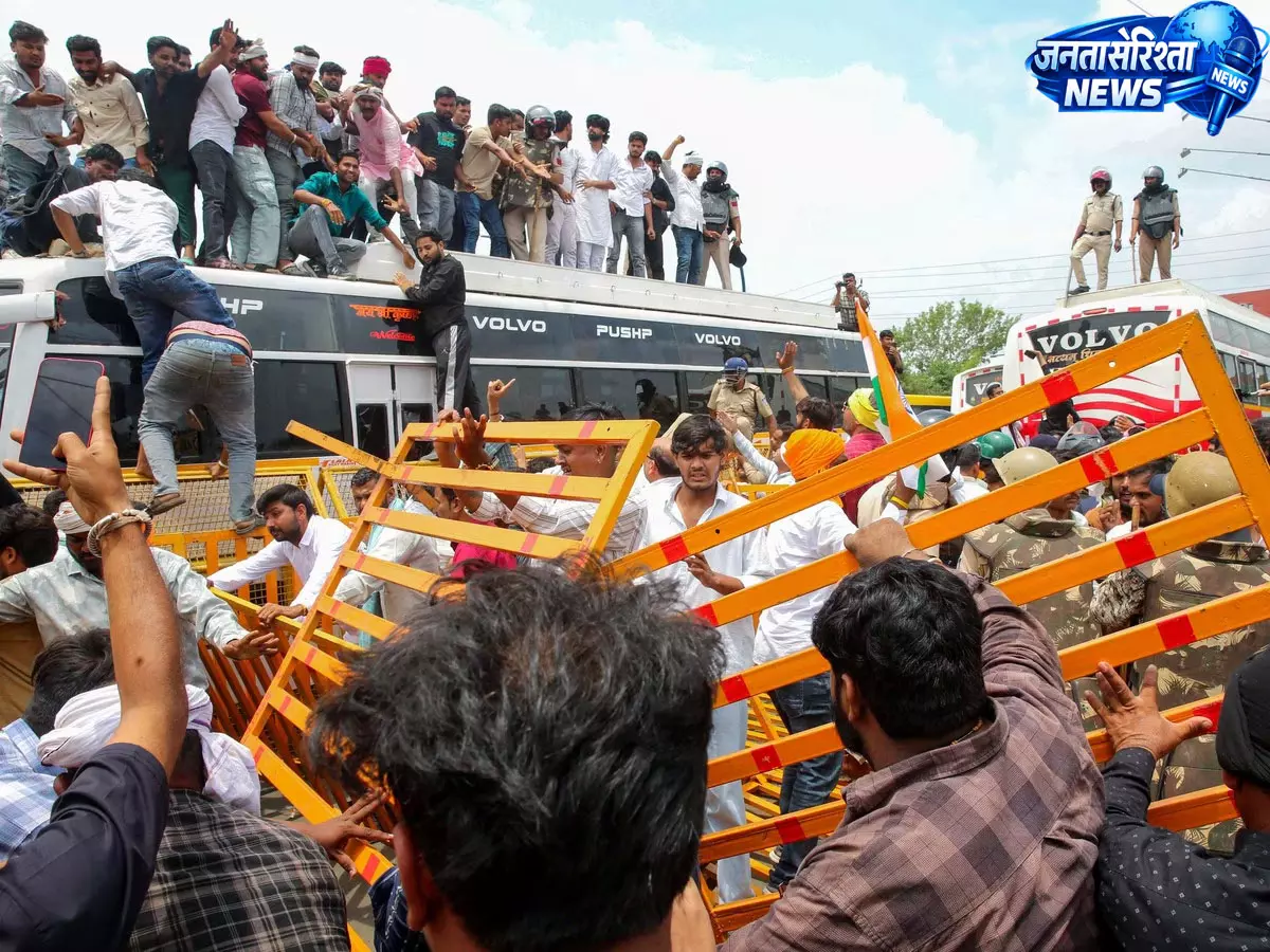 मध्य प्रदेश में मूंग की शत-प्रतिशत खरीदी की मांग पर अड़े किसान मध्य प्रदेश में मूंग की शत-प्रतिशत खरीदी की मांग पर अड़े किसान