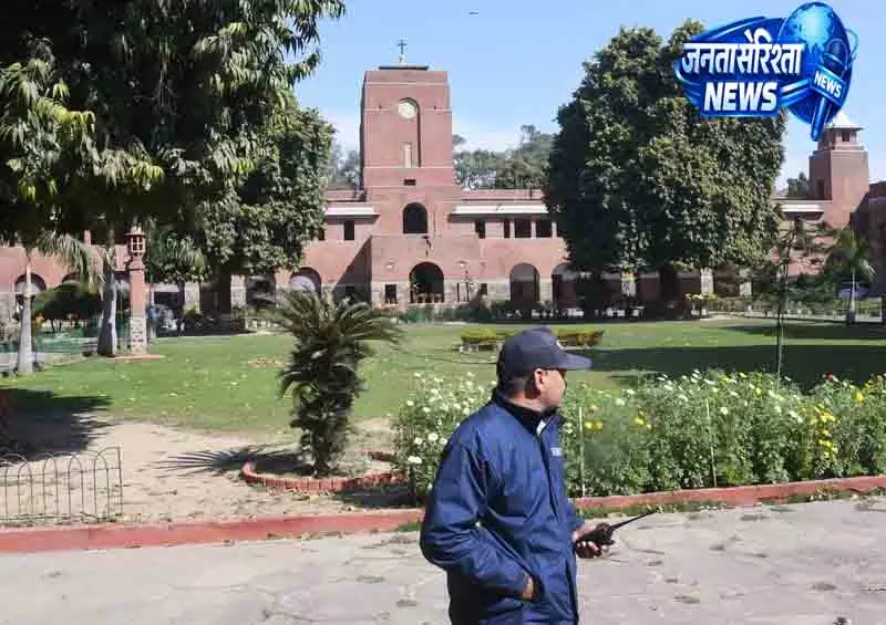 Delhi सेंट स्टीफंस के ड्रेस कोड विवाद पर विरोध-प्रदर्शन Delhi सेंट स्टीफंस के ड्रेस कोड विवाद पर विरोध-प्रदर्शन