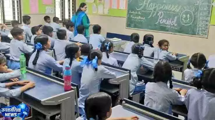 Delhi स्कूल में पंखा गिरने से हड़कंप Delhi स्कूल में पंखा गिरने से हड़कंप