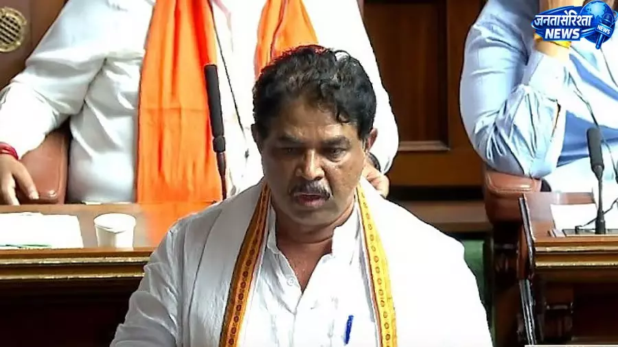 सूखे पर सरकार घिरी, अशोक का सीएम पर हमला सूखे पर सरकार घिरी, अशोक का सीएम पर हमला