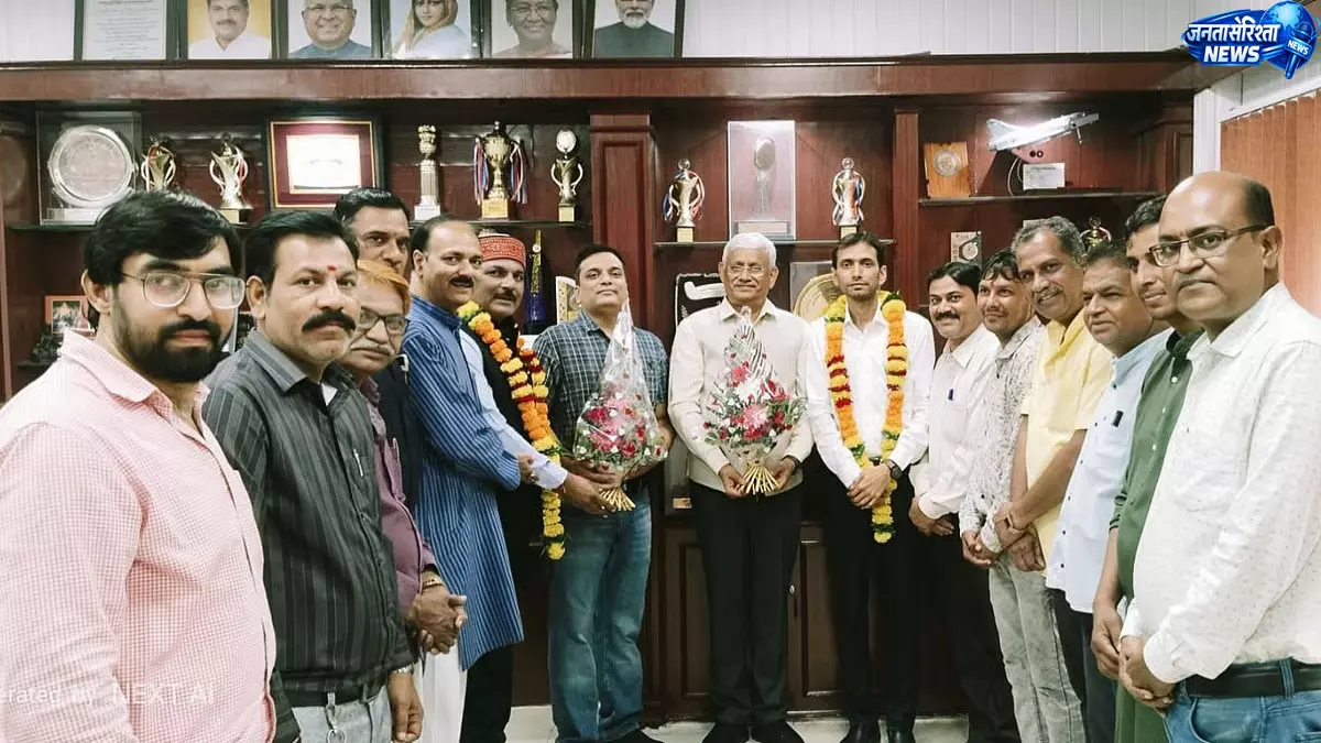 गुरु पूर्णिमा पर इंदौर के शिक्षण संस्थानों में दिखा परंपरा और आधुनिक शिक्षा का संगम गुरु पूर्णिमा पर इंदौर के शिक्षण संस्थानों में दिखा परंपरा और आधुनिक शिक्षा का संगम
