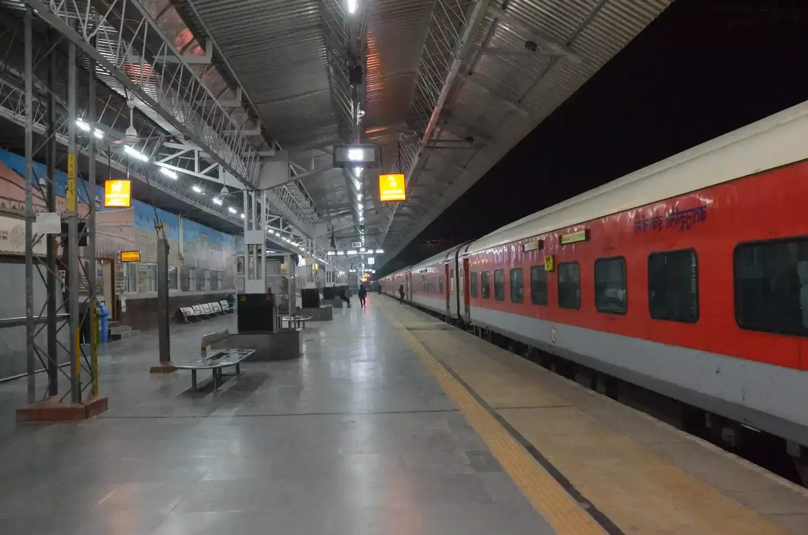 Bikaner: बिना टिकट यात्रियों पर रेलवे की सख्ती, 27 दिन में वसूले 88 लाख Bikaner: बिना टिकट यात्रियों पर रेलवे की सख्ती, 27 दिन में वसूले 88 लाख