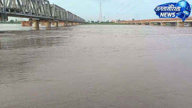गंगा के जलस्तर में 28 सेंटीमीटर की बढ़ोतरी, येलो अलर्ट के करीब पहुंचा पानी गंगा के जलस्तर में 28 सेंटीमीटर की बढ़ोतरी, येलो अलर्ट के करीब पहुंचा पानी