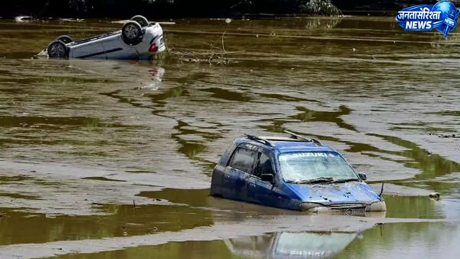 बाढ़ से असम में संकट, 78 लोगों की गई जान बाढ़ से असम में संकट, 78 लोगों की गई जान