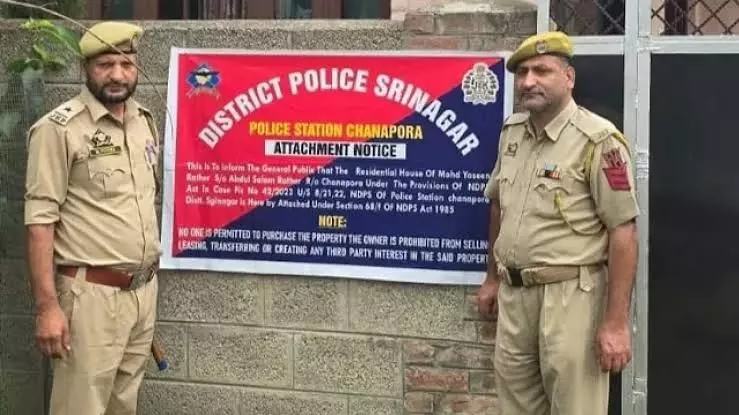 Srinagar: नशा तस्करी के खिलाफ कार्रवाई, अवैध संपत्ति पर प्रहार Srinagar: नशा तस्करी के खिलाफ कार्रवाई, अवैध संपत्ति पर प्रहार
