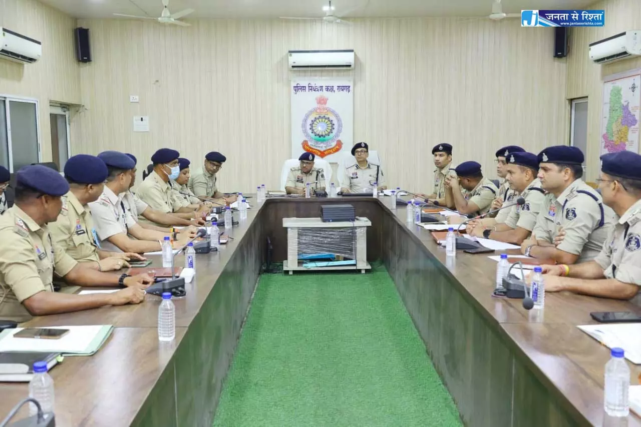 आईजीपी राम गोपाल गर्ग ने ली रायगढ़ पुलिस की समीक्षा बैठक आईजीपी राम गोपाल गर्ग ने ली रायगढ़ पुलिस की समीक्षा बैठक