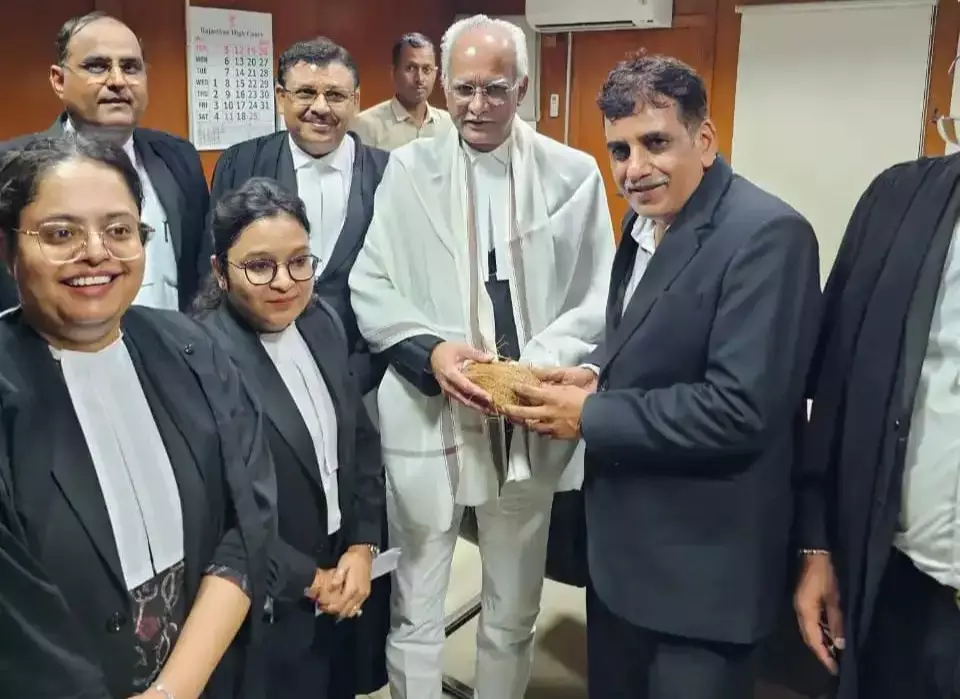 Jaipur: अधिवक्ता परिषद ने वरिष्ठ अधिवक्ताओं को दी गुरु सम्मान की श्रद्धांजलि Jaipur: अधिवक्ता परिषद ने वरिष्ठ अधिवक्ताओं को दी गुरु सम्मान की श्रद्धांजलि