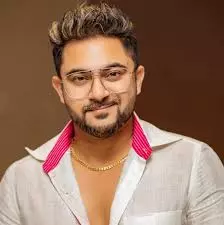 Kolkata: 68 लाख रुपये की ठगी मामले में सोहम चक्रवर्ती के खिलाफ शिकायत Kolkata: 68 लाख रुपये की ठगी मामले में सोहम चक्रवर्ती के खिलाफ शिकायत