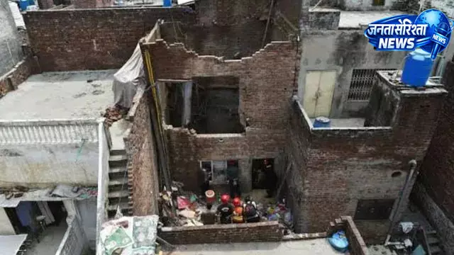लाहौर में तीन मंजिला इमारत ढही, एक ही परिवार के 11 लोगों की मौत लाहौर में तीन मंजिला इमारत ढही, एक ही परिवार के 11 लोगों की मौत