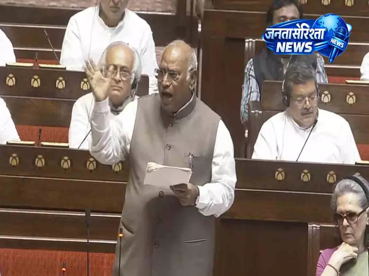 पेपर लीक विरोधी बिल: खड़गे ने साधा केंद्र पर निशाना पेपर लीक विरोधी बिल: खड़गे ने साधा केंद्र पर निशाना
