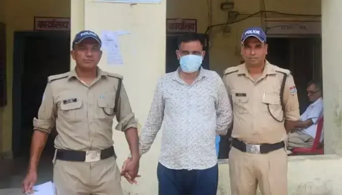 Haridwar: मालिश के बहाने सोने के गहने पर किया हाथ साफ, आरोपी गिरफ्तार Haridwar: मालिश के बहाने सोने के गहने पर किया हाथ साफ, आरोपी गिरफ्तार