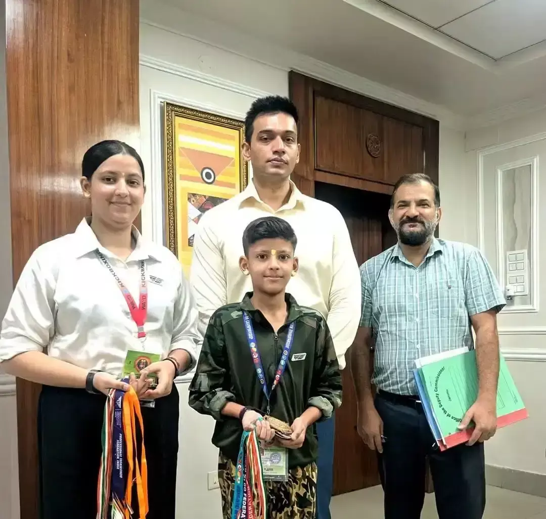 Jammu: शानदार उपलब्धियों पर युवा एथलीटों को डीसी ने किया सम्मानित Jammu: शानदार उपलब्धियों पर युवा एथलीटों को डीसी ने किया सम्मानित