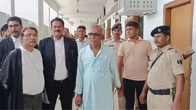 आठ वर्षीय बच्चे पर जानलेवा हमले के मामले में पिता-पुत्र दोषी करार आठ वर्षीय बच्चे पर जानलेवा हमले के मामले में पिता-पुत्र दोषी करार