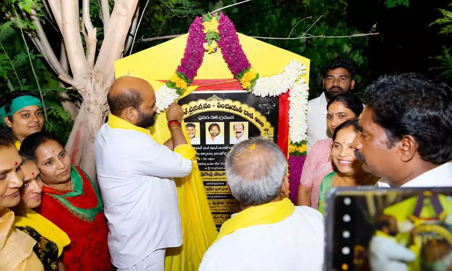 यरलागड्डा ने वीएमसी विलय से पहले 9 गांवों के लिए मतदान में देरी की मांग की यरलागड्डा ने वीएमसी विलय से पहले 9 गांवों के लिए मतदान में देरी की मांग की