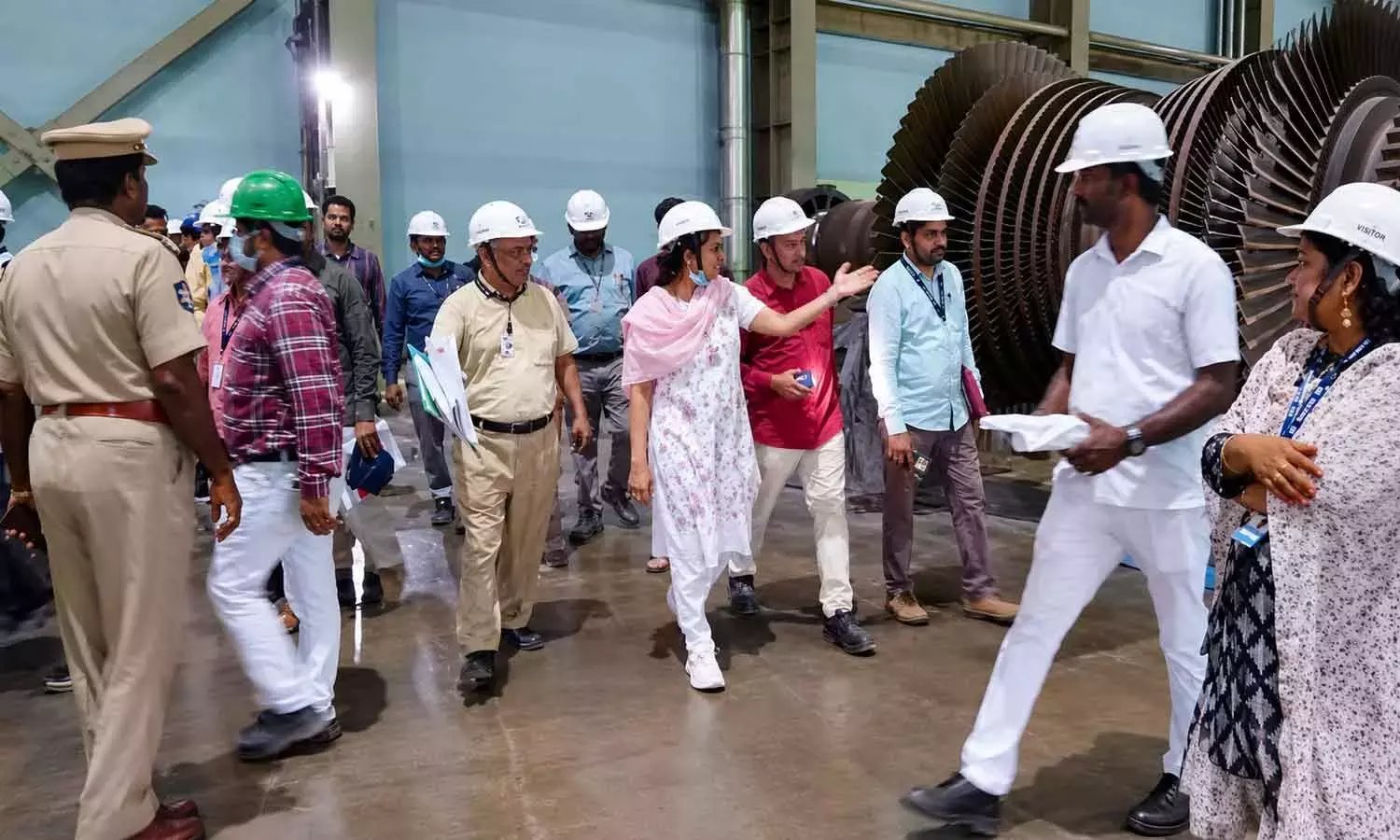 Andhra: एपीजेनको एमडी ने थर्मल इकाइयों को अधिकतम क्षमता पर चलाने का निर्देश दिया Andhra: एपीजेनको एमडी ने थर्मल इकाइयों को अधिकतम क्षमता पर चलाने का निर्देश दिया