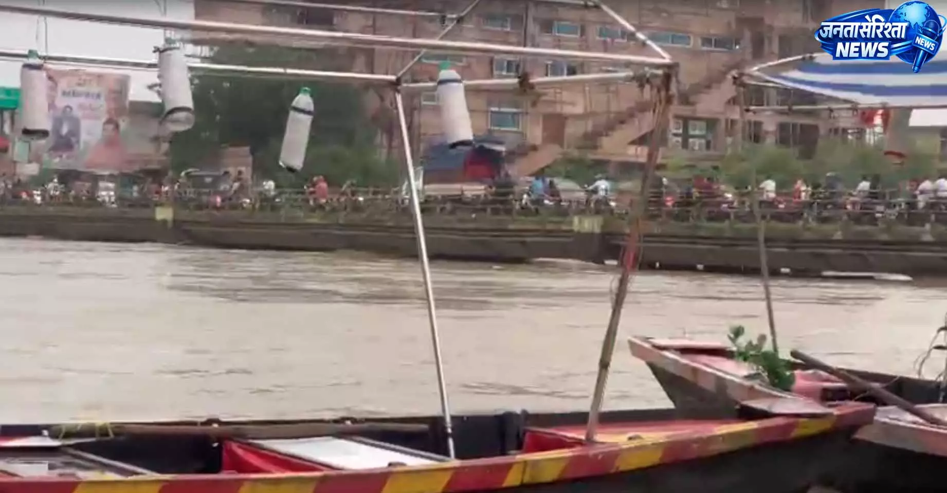 रायपुर में खारून नदी उफान पर, महादेव घाट के पास बढ़ा खतरा रायपुर में खारून नदी उफान पर, महादेव घाट के पास बढ़ा खतरा