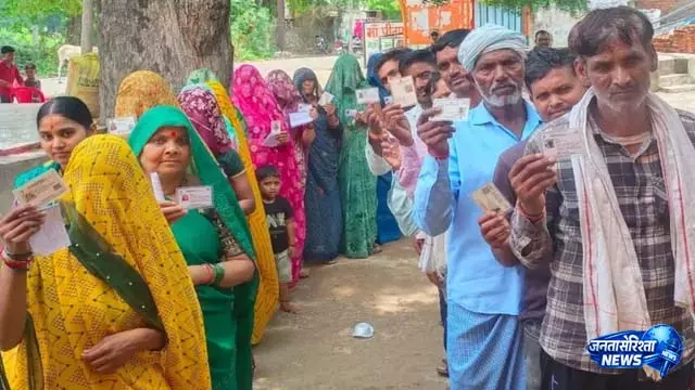 दतिया उपचुनाव में 69% मतदान, बीजेपी-कांग्रेस ने किया जीत का दावा दतिया उपचुनाव में 69% मतदान, बीजेपी-कांग्रेस ने किया जीत का दावा