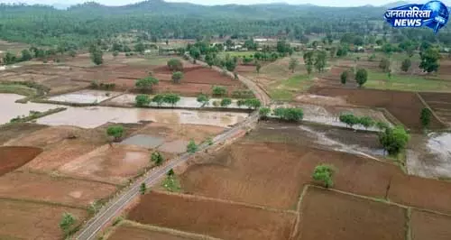 प्रधानमंत्री जनमन योजना से वनांचल ग्राम छिंदपुर में बनी पक्की सड़क, ग्रामीणों की राह हुई आसान प्रधानमंत्री जनमन योजना से वनांचल ग्राम छिंदपुर में बनी पक्की सड़क, ग्रामीणों की राह हुई आसान