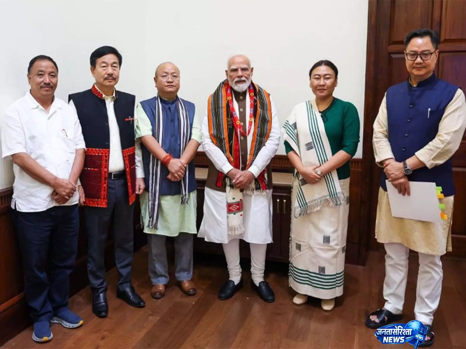 PM Modi ने अरुणाचल और नागालैंड के सांसदों के साथ बाढ़ की स्थिति की समीक्षा की PM Modi ने अरुणाचल और नागालैंड के सांसदों के साथ बाढ़ की स्थिति की समीक्षा की