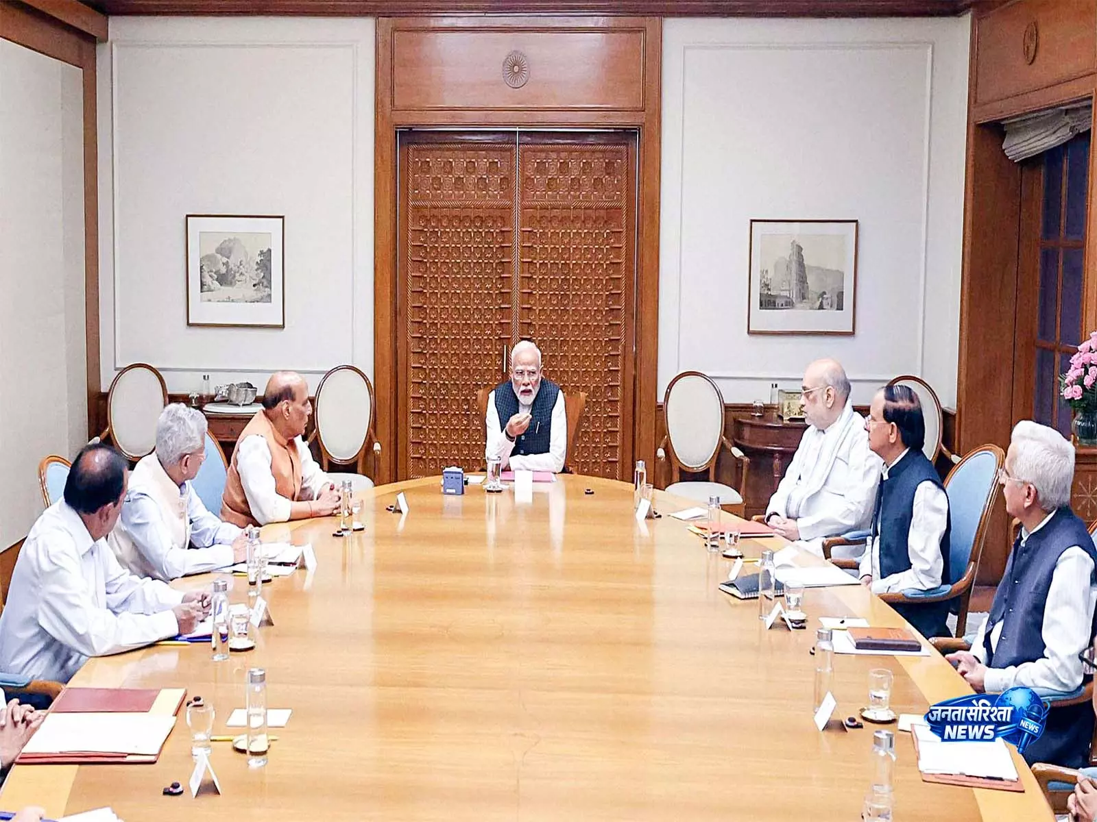 PM मोदी ने पश्चिम एशिया संकट पर CCS बैठक की, ऊर्जा सुरक्षा और नाविकों की सुरक्षा पर दिए निर्देश PM मोदी ने पश्चिम एशिया संकट पर CCS बैठक की, ऊर्जा सुरक्षा और नाविकों की सुरक्षा पर दिए निर्देश
