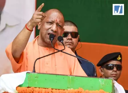 रामलीला में असलहा लहराकर दंगा करने वाले को मिट्टी में ही दफन होना पड़ेगा: सीएम योगी रामलीला में असलहा लहराकर दंगा करने वाले को मिट्टी में ही दफन होना पड़ेगा: सीएम योगी