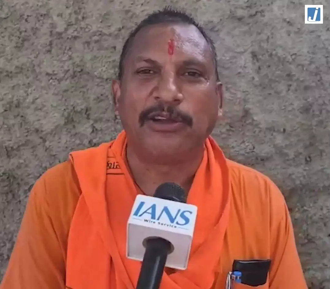 भगवा रंग विवाद पर हिंदू महासभा का बयान भगवा रंग विवाद पर हिंदू महासभा का बयान