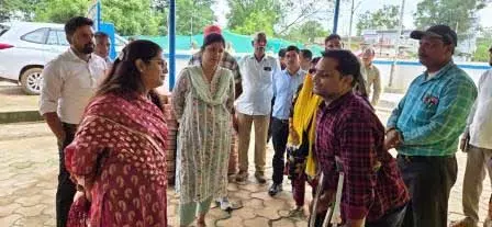 कलेक्टर ने ग्राम पंचायत बसदई के अटल डिजिटल सुविधा केन्द्र का किया निरीक्षण कलेक्टर ने ग्राम पंचायत बसदई के अटल डिजिटल सुविधा केन्द्र का किया निरीक्षण