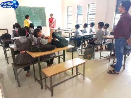 एसडीएम ने विद्यालयों का किया निरीक्षण एसडीएम ने विद्यालयों का किया निरीक्षण