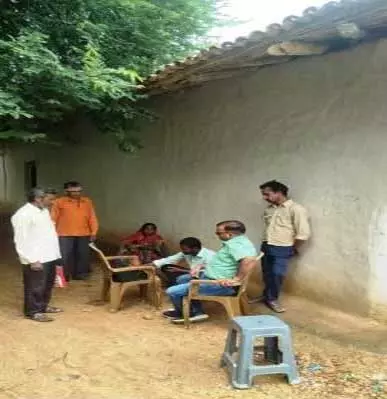 कृषकों के घर-घर और खेतों तक पहुंचकर किया जा रहा एग्रीस्टैक कार्य कृषकों के घर-घर और खेतों तक पहुंचकर किया जा रहा एग्रीस्टैक कार्य