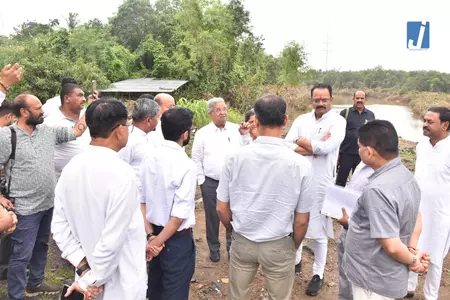 गुजरात सरकार वलसाड और नवसारी में बाढ़ से प्रभावित व्यापारियों को आर्थिक मदद देगी गुजरात सरकार वलसाड और नवसारी में बाढ़ से प्रभावित व्यापारियों को आर्थिक मदद देगी