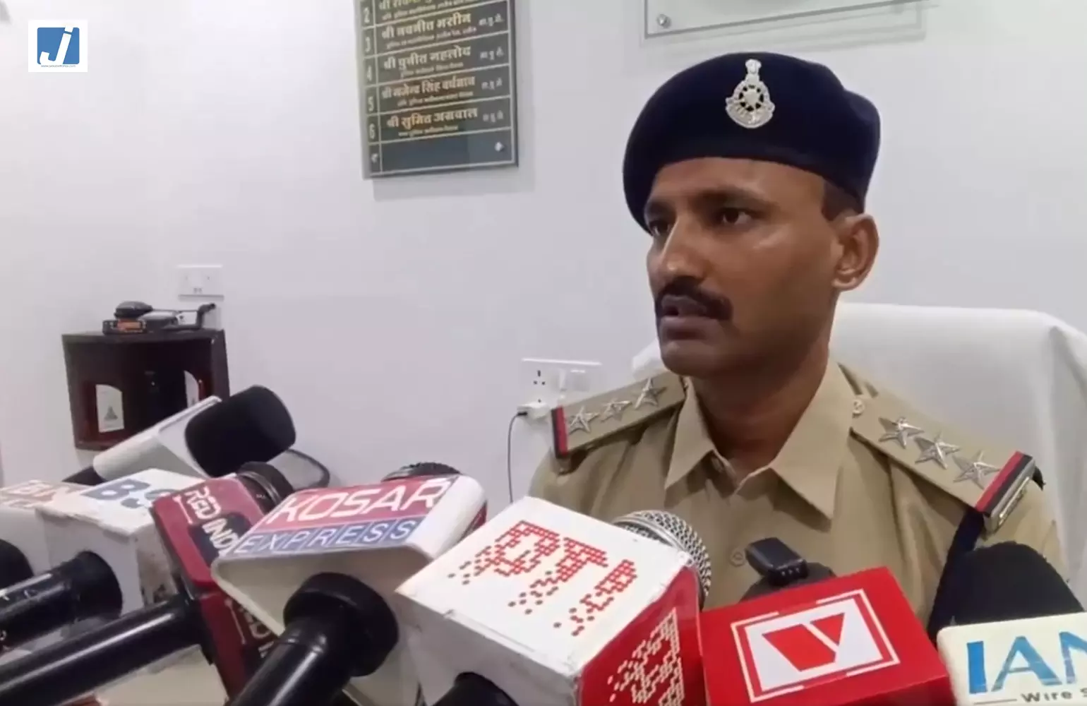 सेक्स रैकेट का भंडाफोड़, घर से चल रहा था अवैध कारोबार, महिला संचालिका गिरफ्तार सेक्स रैकेट का भंडाफोड़, घर से चल रहा था अवैध कारोबार, महिला संचालिका गिरफ्तार