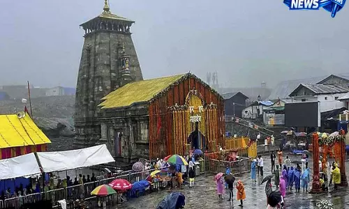 केदारनाथ यात्रा पर संकट: भारी बारिश के बीच भूस्खलन, प्रशासन ने 2000 यात्रियों को रोका केदारनाथ यात्रा पर संकट: भारी बारिश के बीच भूस्खलन, प्रशासन ने 2000 यात्रियों को रोका