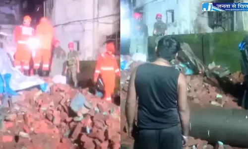 4 मंजिला रिहायशी इमारत गिरा, 10 लोग मलबे में दबे