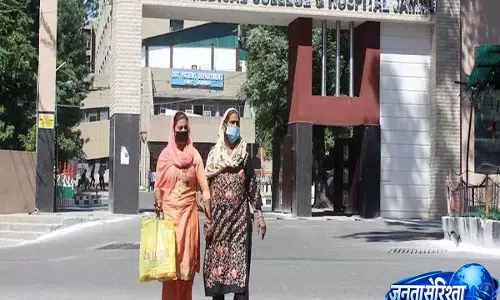 जम्मू मेडिकल कॉलेज में बड़ा फैसला, गर्मी-सर्दी की छुट्टी में प्रोफेसरों की सैलरी रोकने पर रोक जम्मू मेडिकल कॉलेज में बड़ा फैसला, गर्मी-सर्दी की छुट्टी में प्रोफेसरों की सैलरी रोकने पर रोक