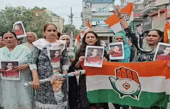 Sonipat: सोनीपत में महिला कांग्रेस ने कंगना के खिलाफ खोला मोर्चा Sonipat: सोनीपत में महिला कांग्रेस ने कंगना के खिलाफ खोला मोर्चा