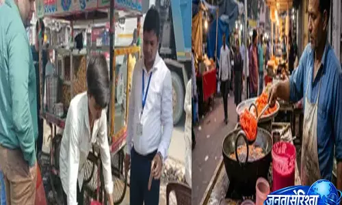 कोडरमा में चाट-मिठाइयों में मिला कैंसर कारक रंग, खाद्य सुरक्षा टीम ने कराया नष्ट कोडरमा में चाट-मिठाइयों में मिला कैंसर कारक रंग, खाद्य सुरक्षा टीम ने कराया नष्ट