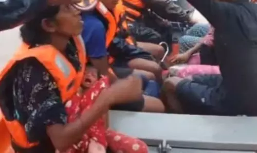 बीजापुर में बाढ़ में फंसे 7 पर्यटकों को सुरक्षित निकाला गया बीजापुर में बाढ़ में फंसे 7 पर्यटकों को सुरक्षित निकाला गया