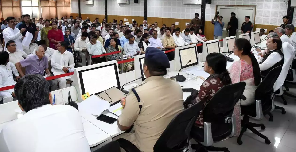 Hisar: जनसमस्याओं पर सख्त रुख, अधिकारियों को अरविंद शर्मा की चेतावनी Hisar: जनसमस्याओं पर सख्त रुख, अधिकारियों को अरविंद शर्मा की चेतावनी