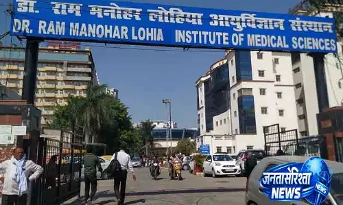 Delhi वेंटिलेटर से लौटे घायल NEET प्रदर्शनकारी Delhi वेंटिलेटर से लौटे घायल NEET प्रदर्शनकारी