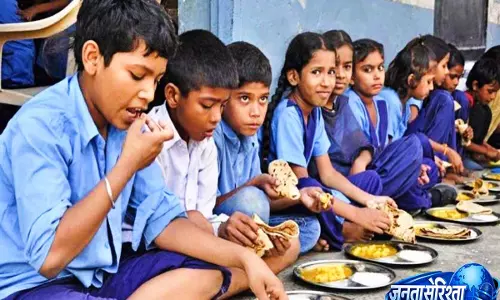डोर स्टेप डिलीवरी व्यवस्था ठप, धनबाद के सरकारी स्कूलों में मध्याह्न भोजन योजना पर असर डोर स्टेप डिलीवरी व्यवस्था ठप, धनबाद के सरकारी स्कूलों में मध्याह्न भोजन योजना पर असर