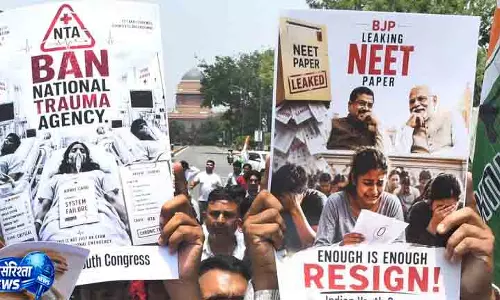 Rohtak में पीड़ित परिवार से मिले पार्टी नेता Rohtak में पीड़ित परिवार से मिले पार्टी नेता