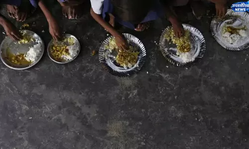 BMC स्कूल के मिड-डे मील में कांच मिलने का आरोप BMC स्कूल के मिड-डे मील में कांच मिलने का आरोप