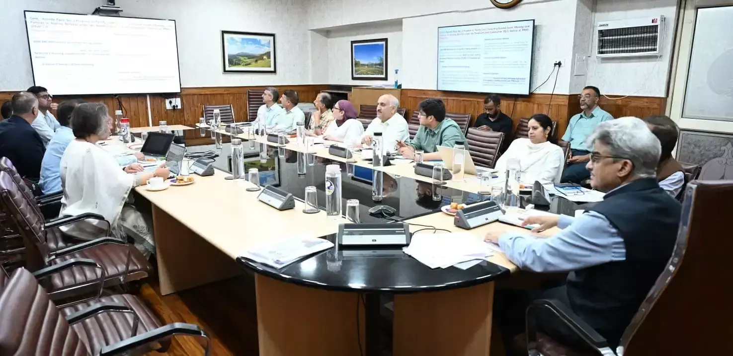 Srinagar: प्रधानमंत्री आवास योजना पर मुख्य सचिव ने अधिकारियों से ली जानकारी Srinagar: प्रधानमंत्री आवास योजना पर मुख्य सचिव ने अधिकारियों से ली जानकारी