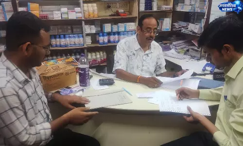 मेडिकल स्टोरों पर ड्रग डिपार्टमेंट की कार्रवाई तेज, जांच में मिलीं गड़बड़ियां मेडिकल स्टोरों पर ड्रग डिपार्टमेंट की कार्रवाई तेज, जांच में मिलीं गड़बड़ियां