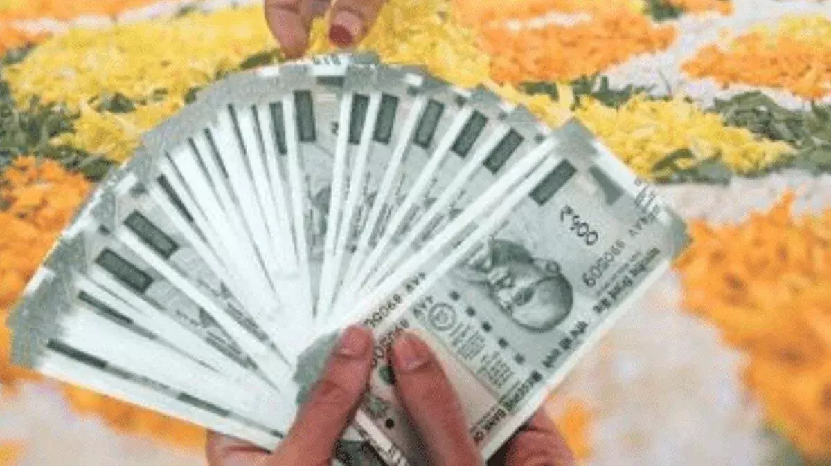 लगभग 6,000 सदस्यों को ओणम पर बड़ी राहत; फेस्टिवल अलाउंस बढ़ाकर 6,000 रुपये किया लगभग 6,000 सदस्यों को ओणम पर बड़ी राहत; फेस्टिवल अलाउंस बढ़ाकर 6,000 रुपये किया