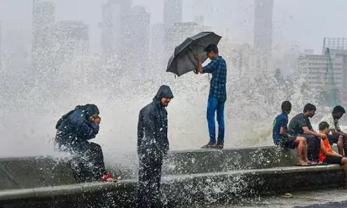 Mumbai: महाराष्ट्र में बारिश का कहर, कई जिलों के लिए चेतावनी
