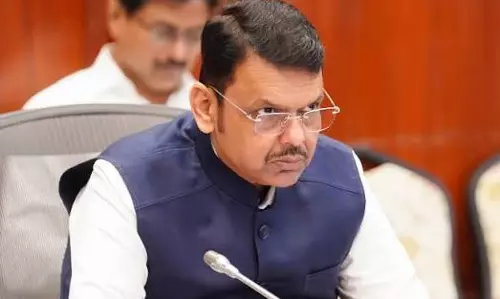 Mumbai: आवास योजनाओं की रफ्तार बढ़ाने को सीएम फडणवीस सख्त