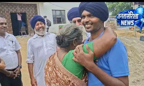 Punjab में बिछड़ा शख्स 23 साल बाद घर पहुंचा Punjab में बिछड़ा शख्स 23 साल बाद घर पहुंचा